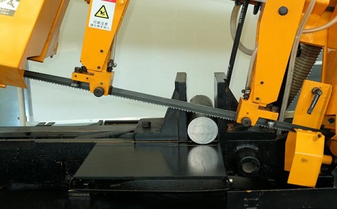 松桃数控带锯床自动送料精度会出现偏差吗？