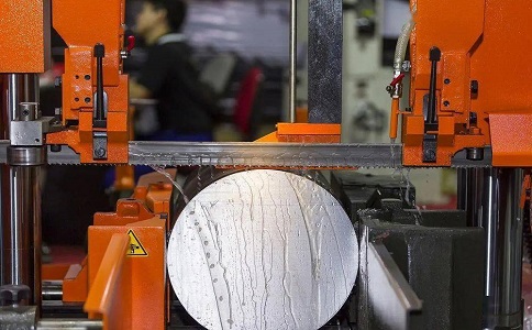 松桃立式金属带锯床切削出现跑带故障解决方法！